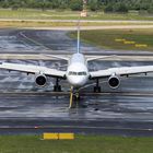 Boeing 757 on vacateing Runway (D-ABOM)