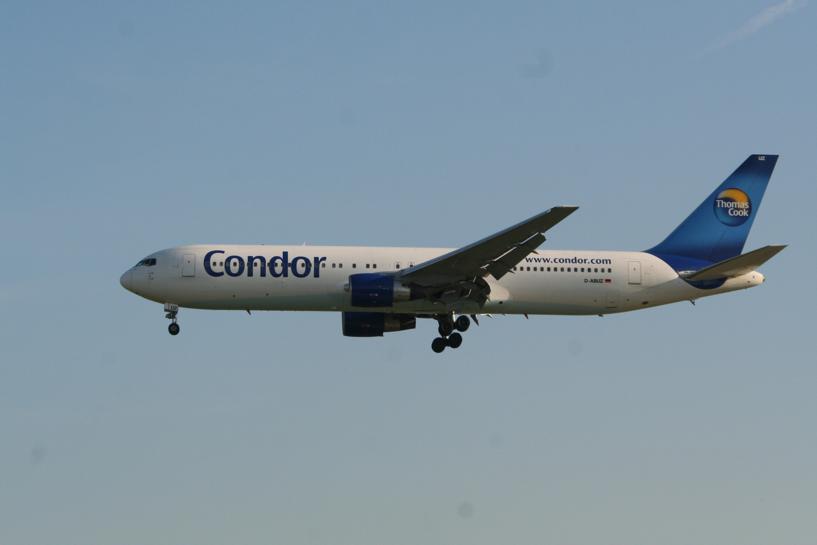 Boeing 767-300 der Condor (D-ABUZ)