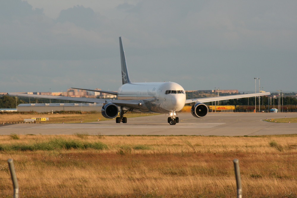 Boeing 767-300ER Ryan International N123DN