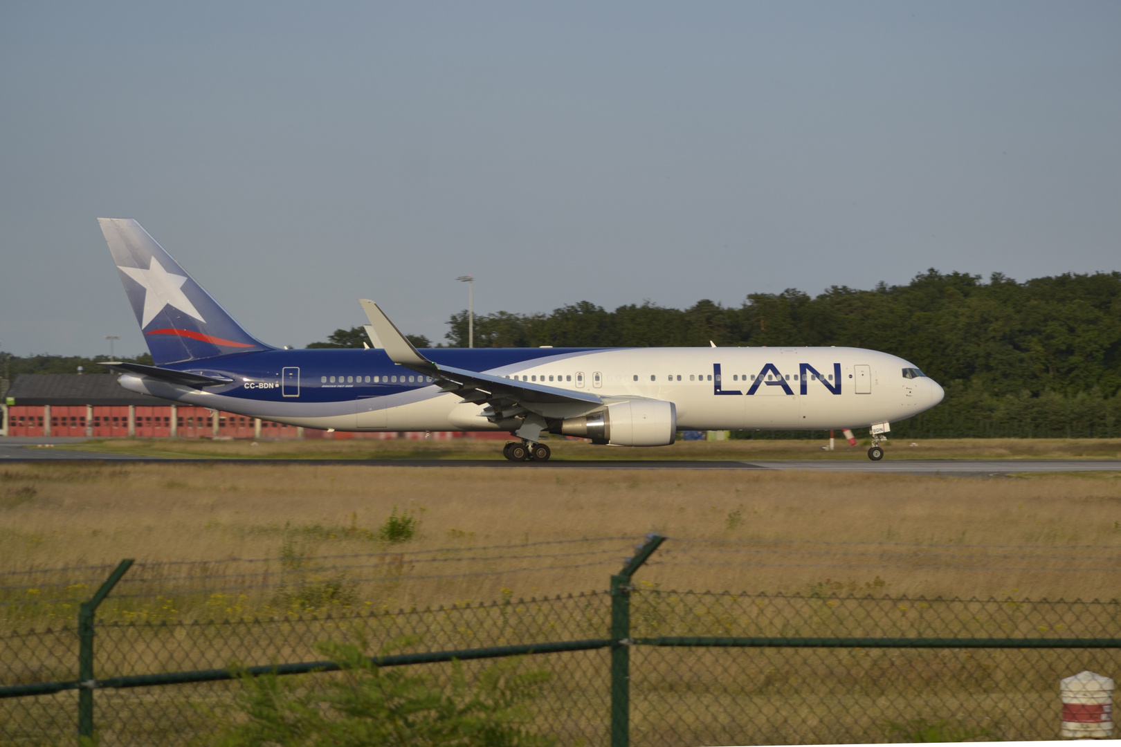 Boeing 767 LAN