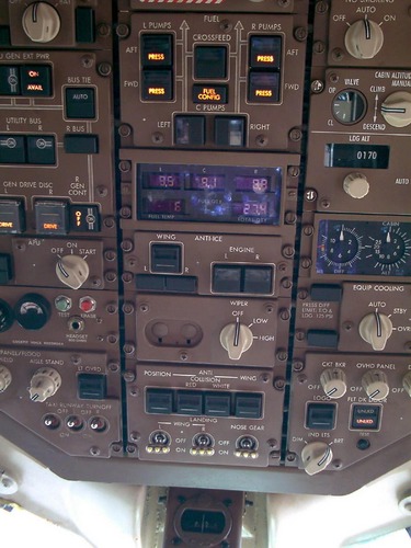 Boeing 767 Overhadpanel