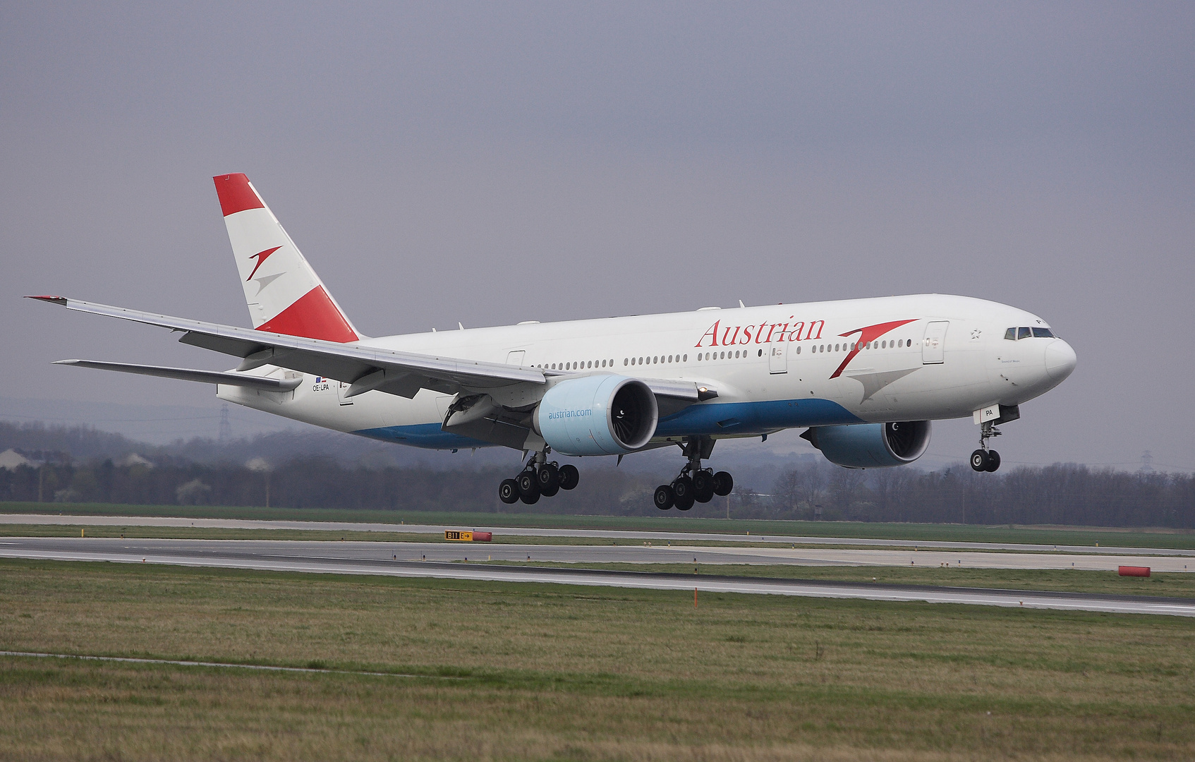 Boeing 777-2Z9/ER LPA Austrian Airlines