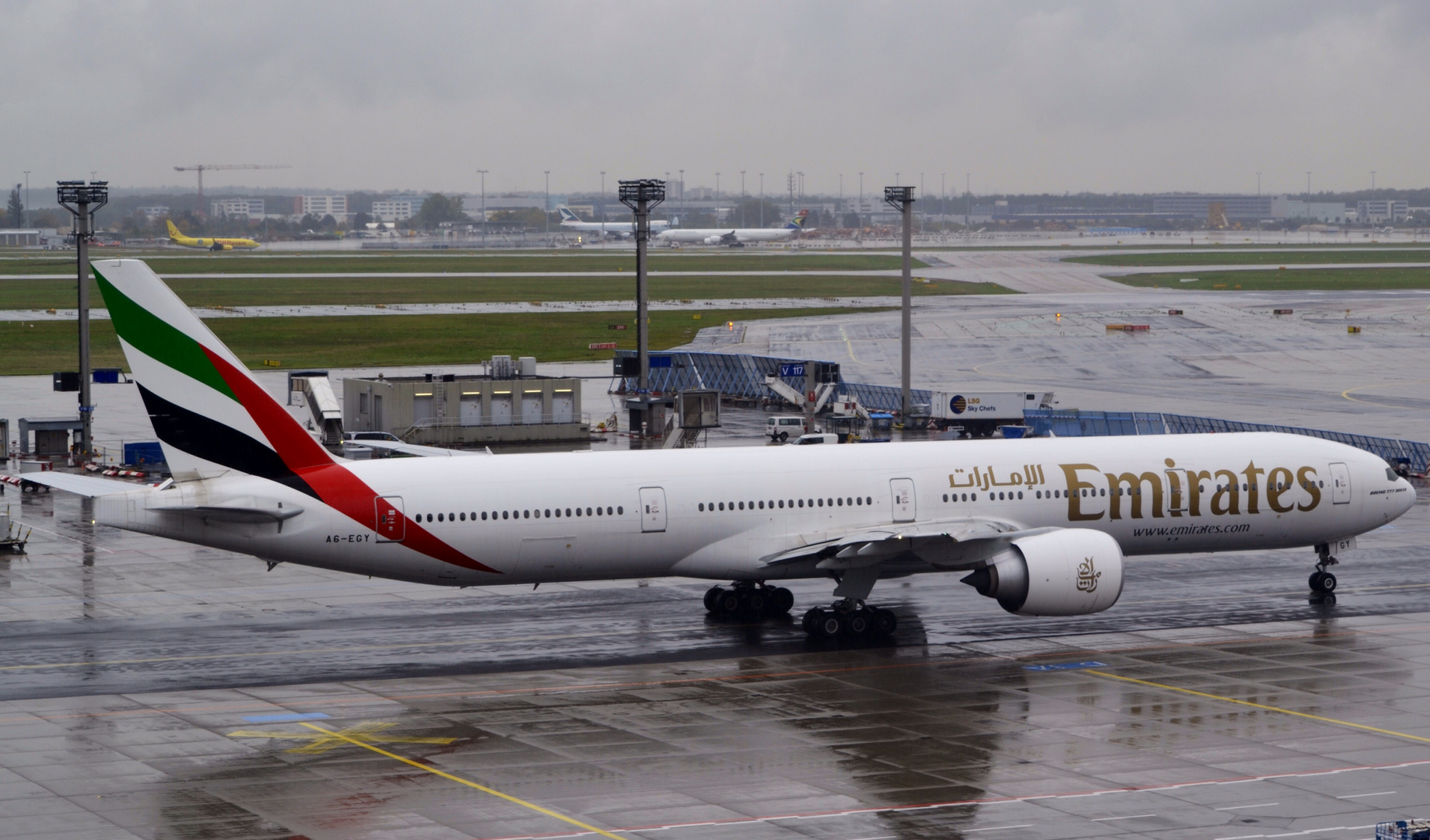 Boeing 777 in Heavy Rain [4]