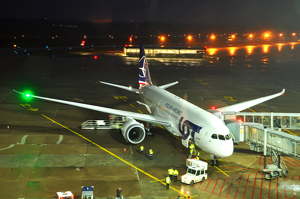 Boeing 787-8 von LOT in Hannover .