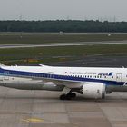 BOEING 787 DREAMLINER - Kennung JA 806A ..