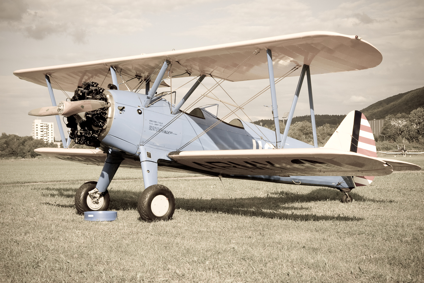 Boeing Stearman PT-17 blau/gelb