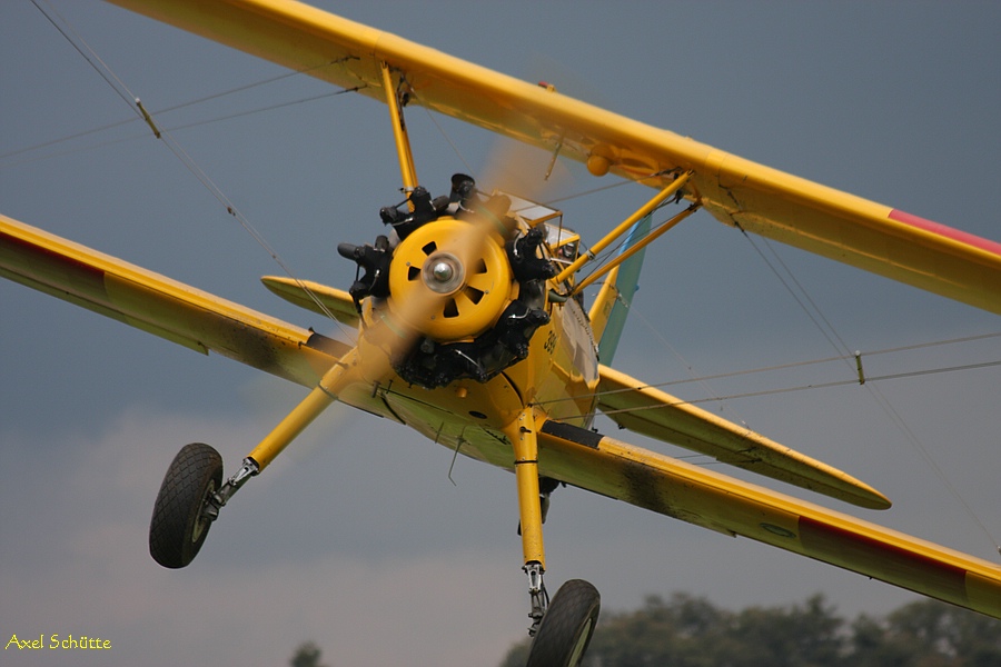 Boeing Stearmen nach dem Start, Oldtimertreffen Hahnweide 2007