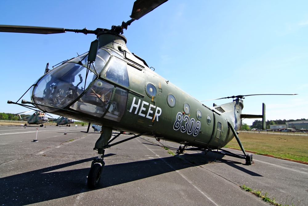 Boeing-Vertol H-21C (V-43) "Shawnee" (2)