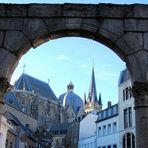 Bogen, Kuppel, und Turm in Aachen