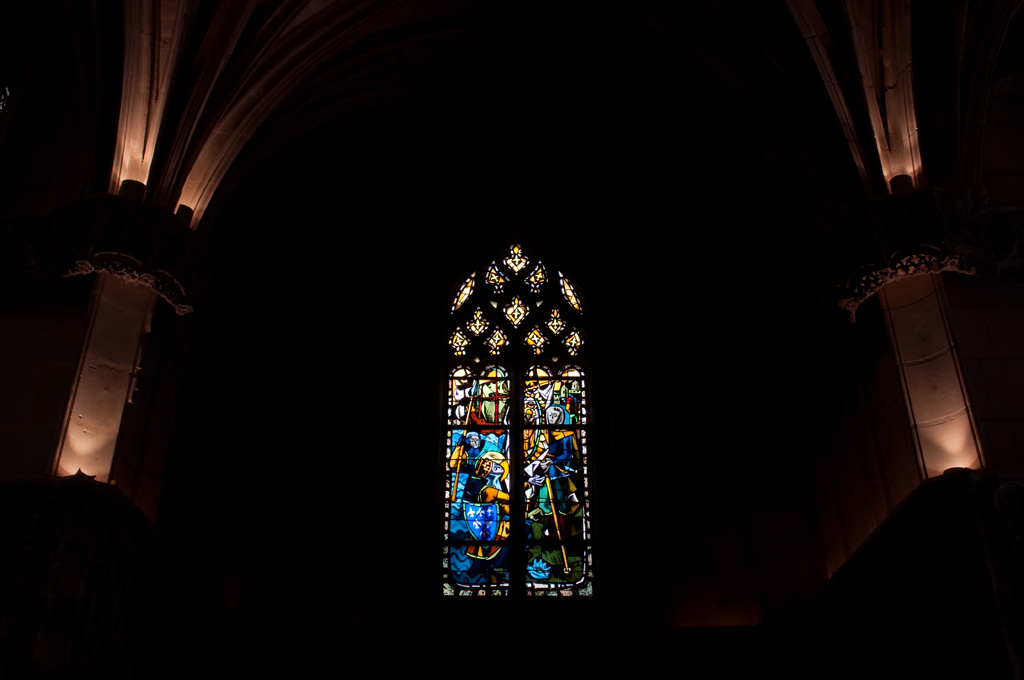 Bogen und Fenster in der königl. Schloßkapelle in Amboise/Loire Frankreich