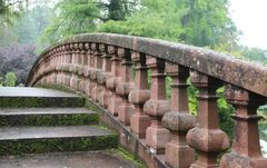 Bogenbrücke im Schlosspark Wolfsgarten