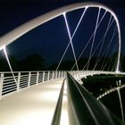 Bogenbrücke, in der Nacht noch schöner