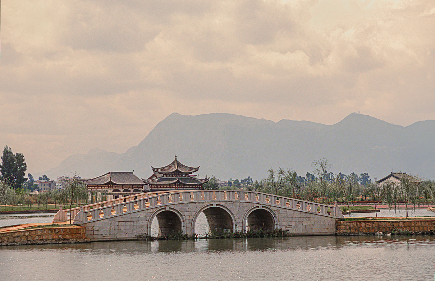 Bogenbrücke in Kunming