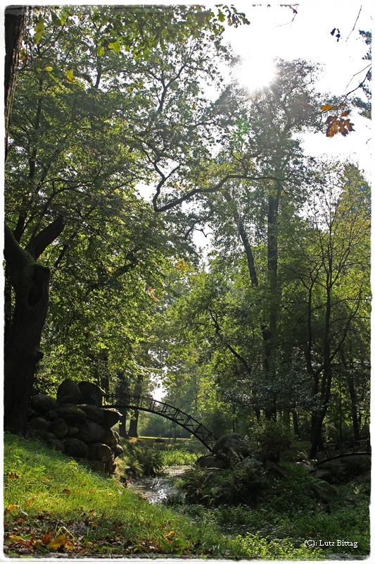 Bogenbrücke mit Stufen