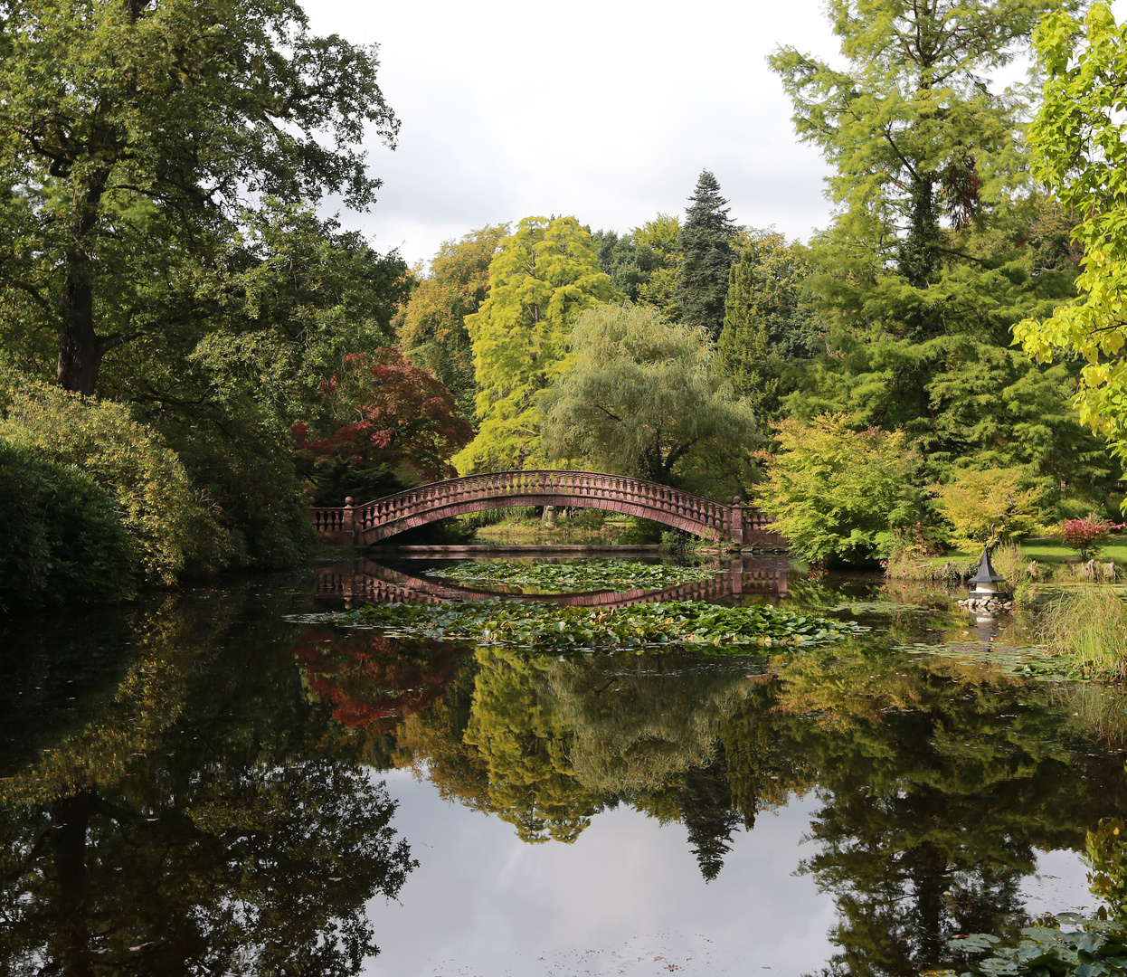 Bogenbrücke Schlosspark Wolfsgarten