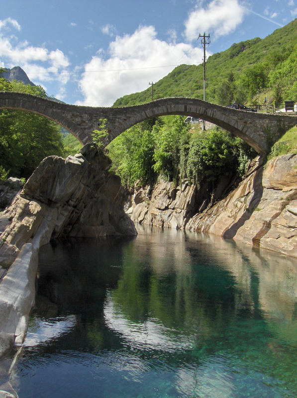 Bogenbrücke über die Verzasca