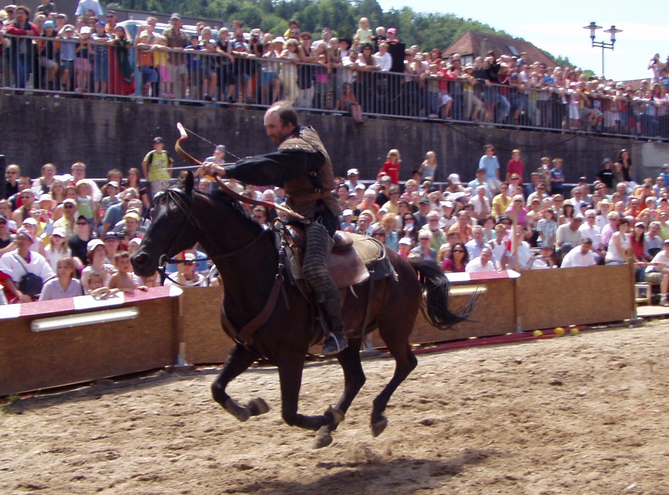 Bogenschütze im Galopp