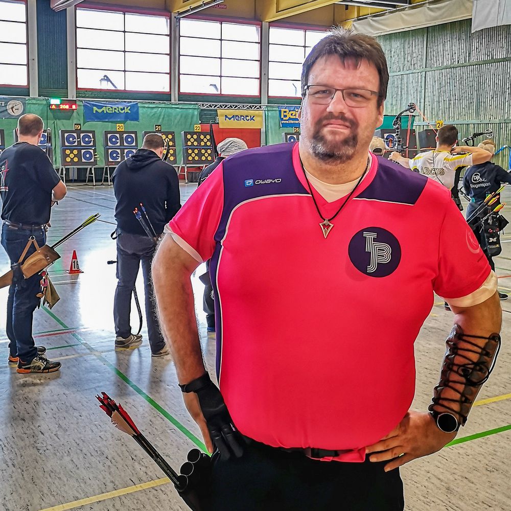 Bogenschütze Team Bowjob Foto Bild sport halle bogen Bilder auf Bogenschütze Team Bowjob Foto Bild sport halle bogen Bilder auf