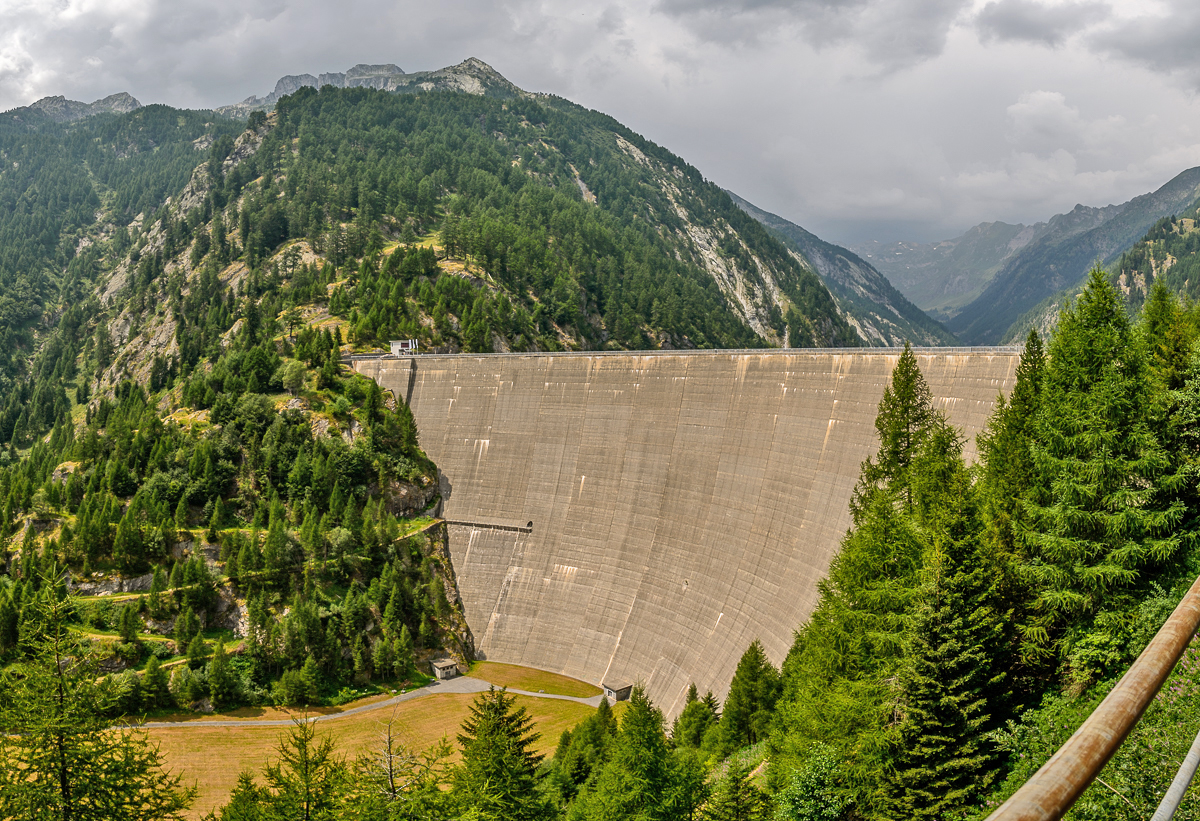 Bogenstaumauer