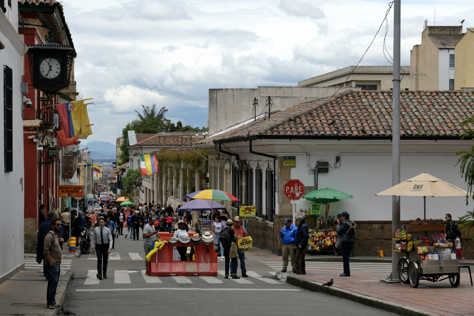 Bogota 1, Street