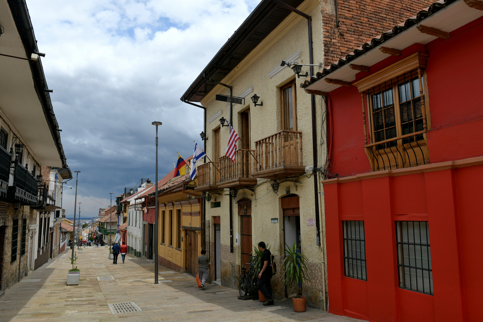 Bogota 18, Street