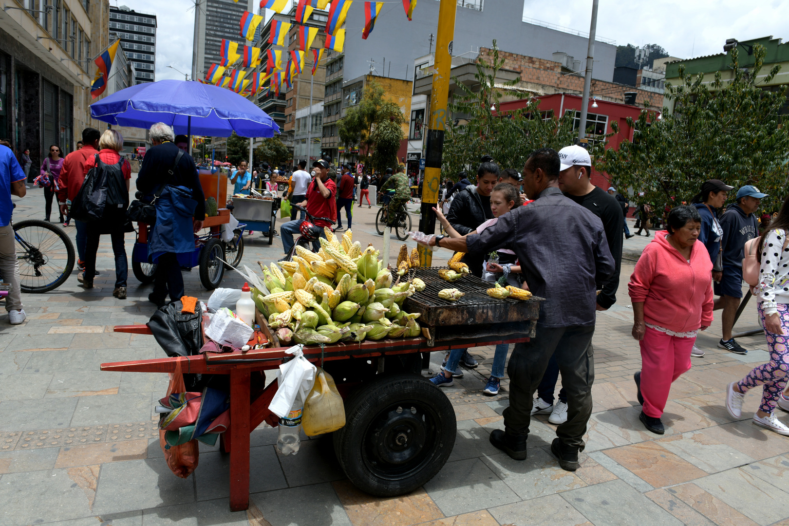 Bogota 19, Street