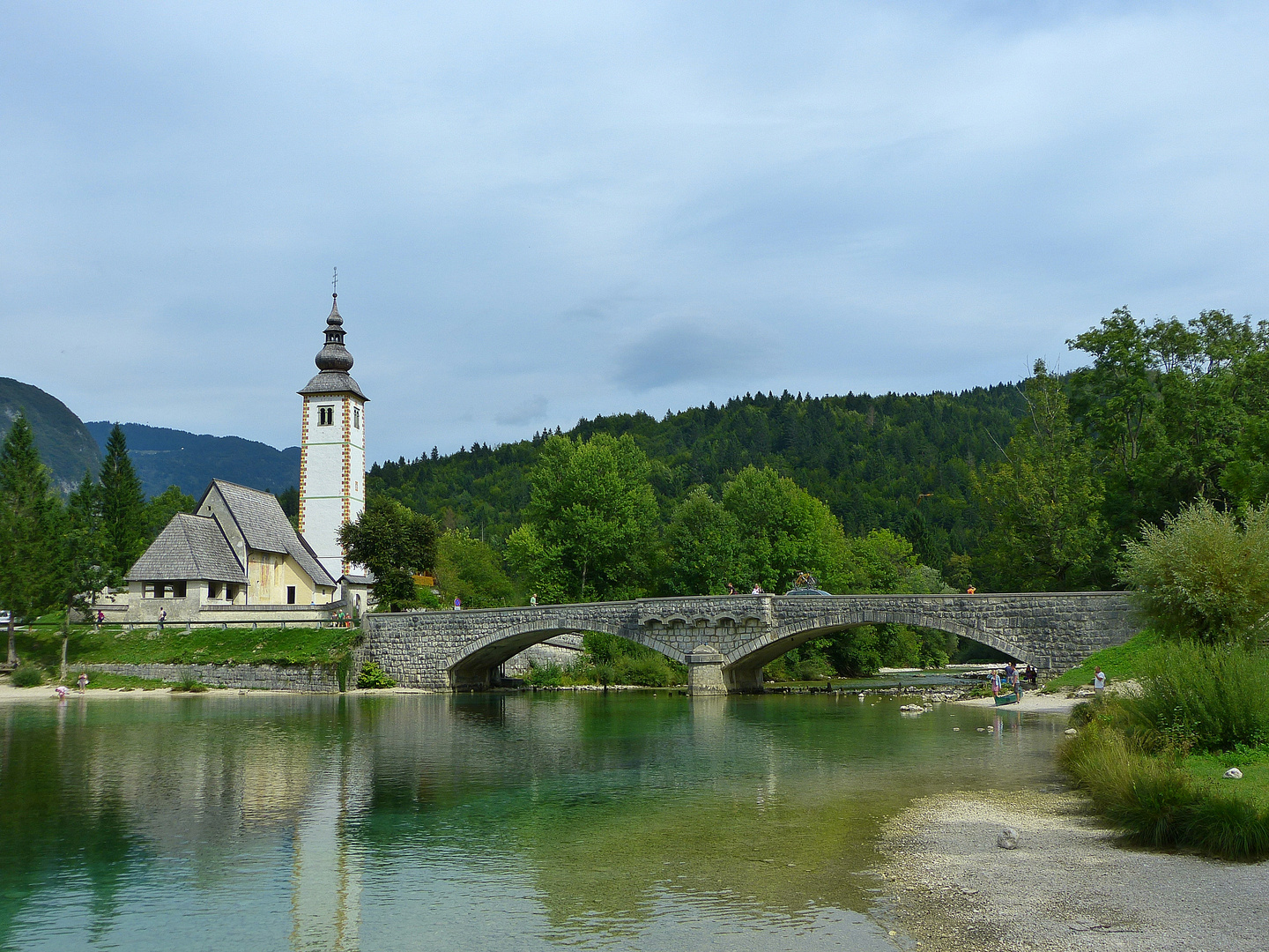 Bohinj See mit Kirche........