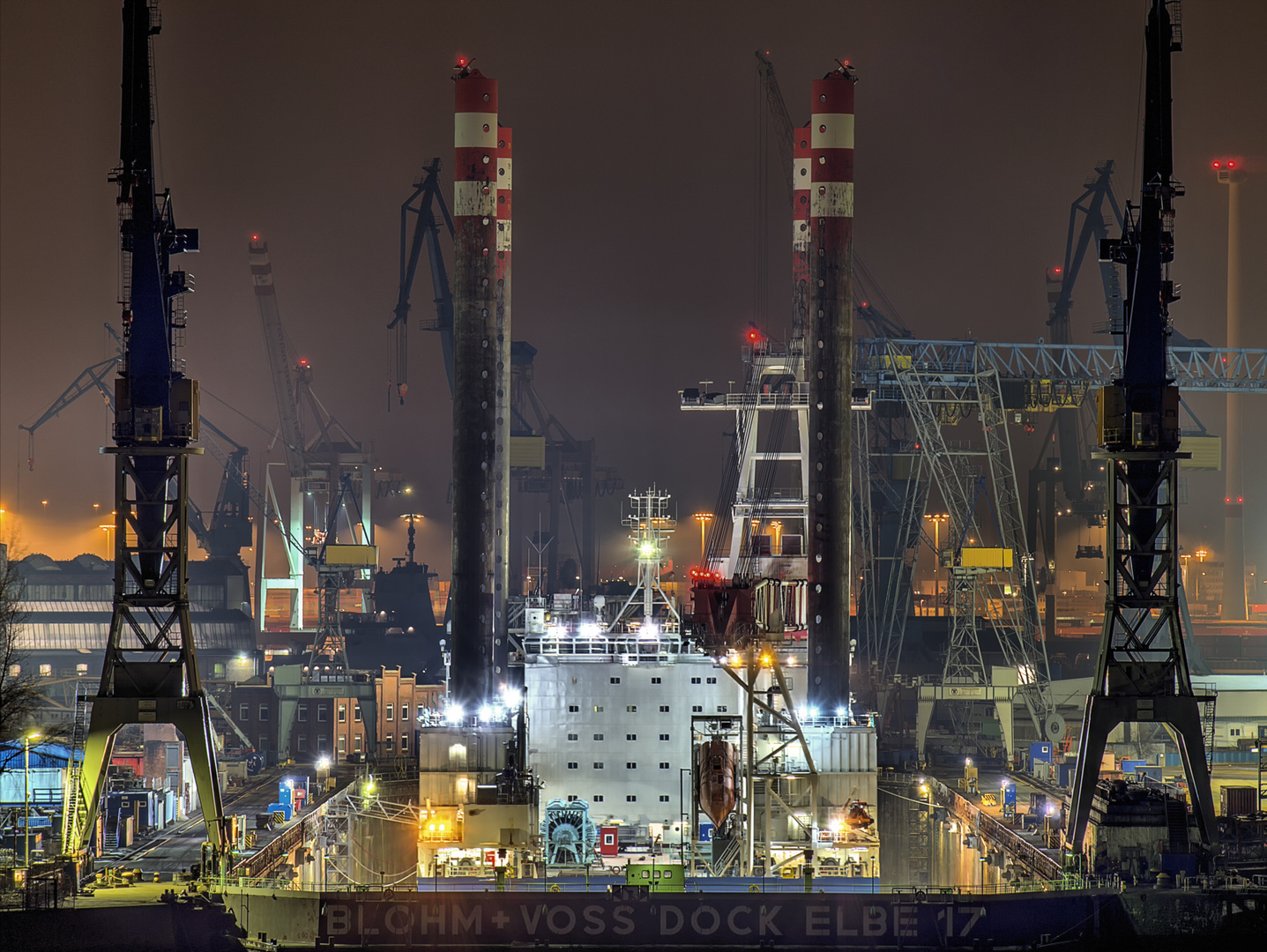 Bohrinsel in der Werft