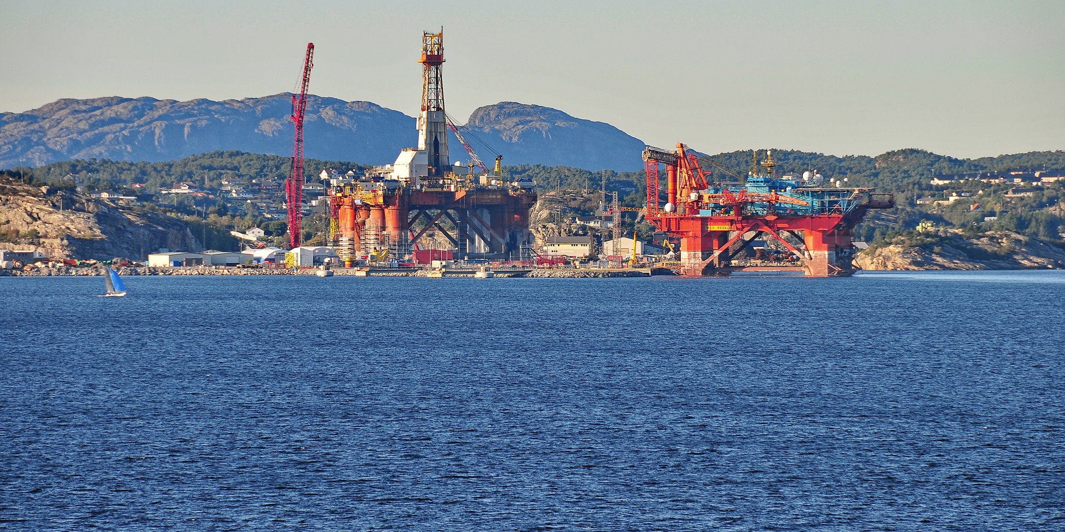 Bohrinseln vor der Küste Norwegens Foto & Bild | industrie und technik