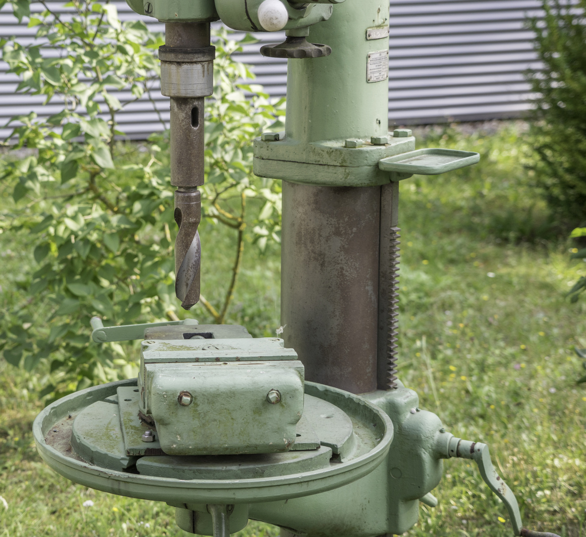 Bohrmaschine im grünen