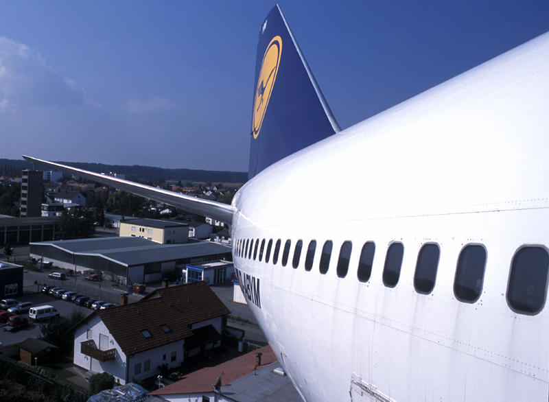 Boing 747-200 'Schleswig-Holstein' der Lufthansa im Landeanflug über Speyer... :-)