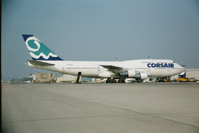 Boing 747-400 am Flughafen Stuttgart