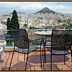 Boire le café en admirant le mount Lycabettus