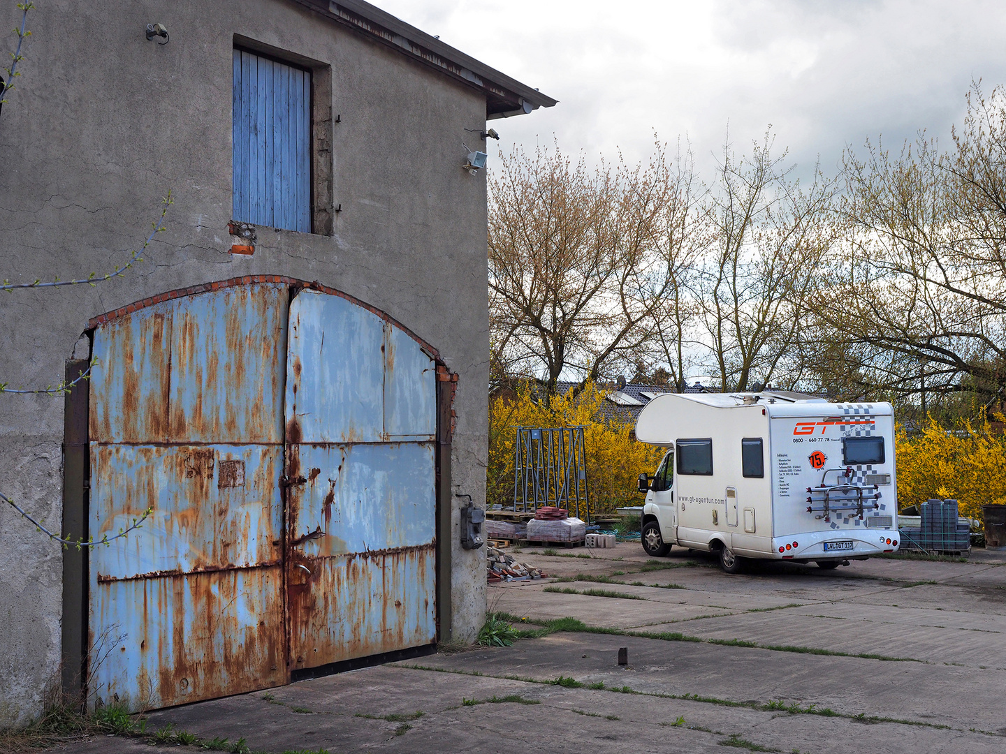 Boizenburg - Hinterhof mit Wohnmobil