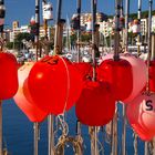 Bojen für die Netze des Fischerbootes in Blanes in Katalonien