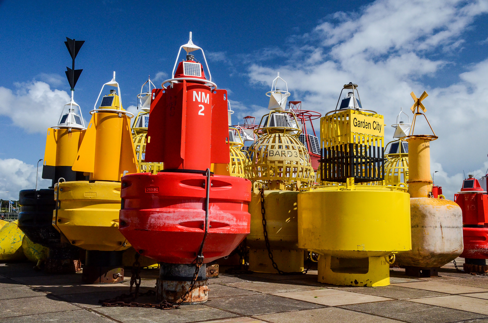 Bojen im Hafen von Terschelling (2)