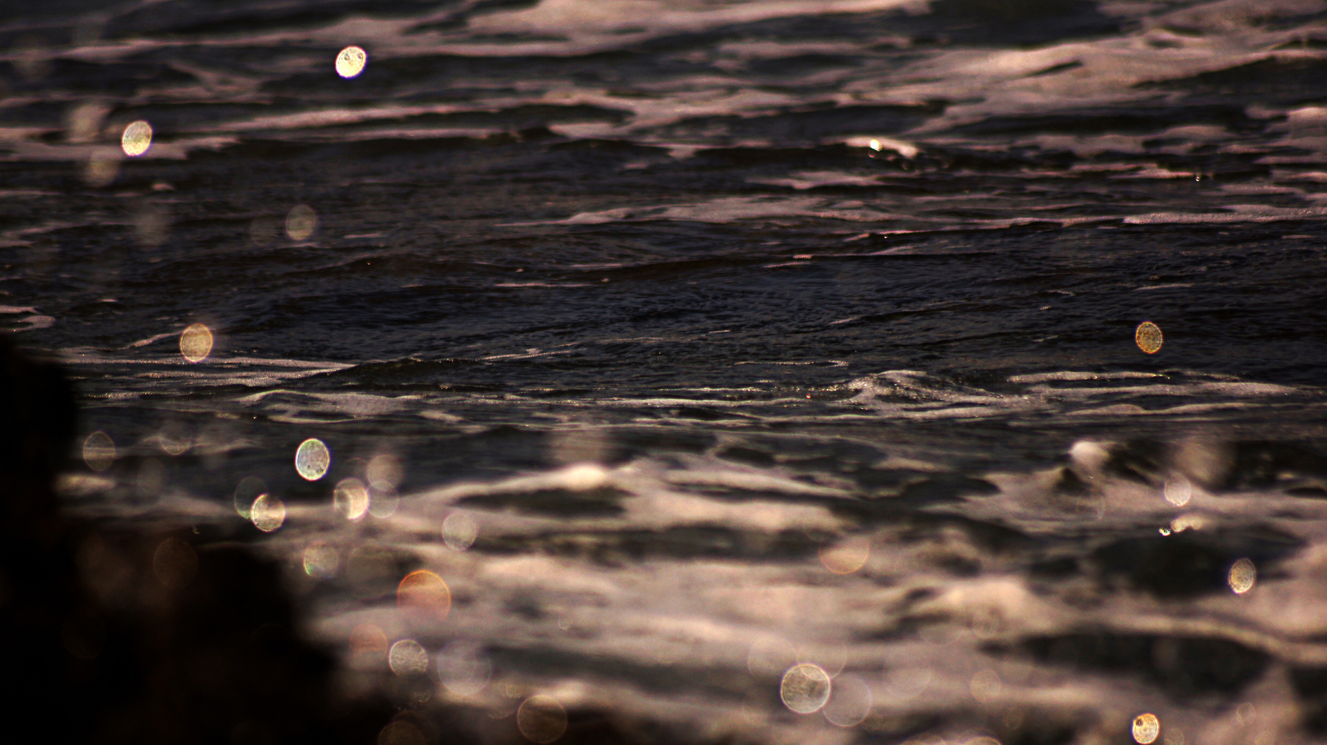 - Bokeh water -