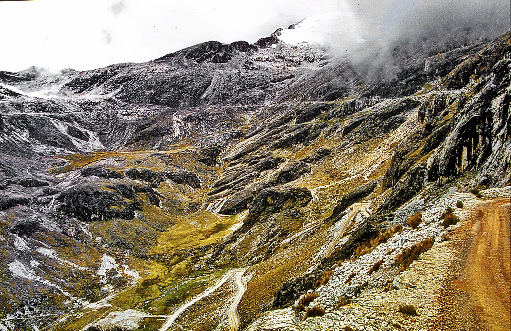 Bolivia, Hagelschauer auf dem La Cumbre Paß 4670 m