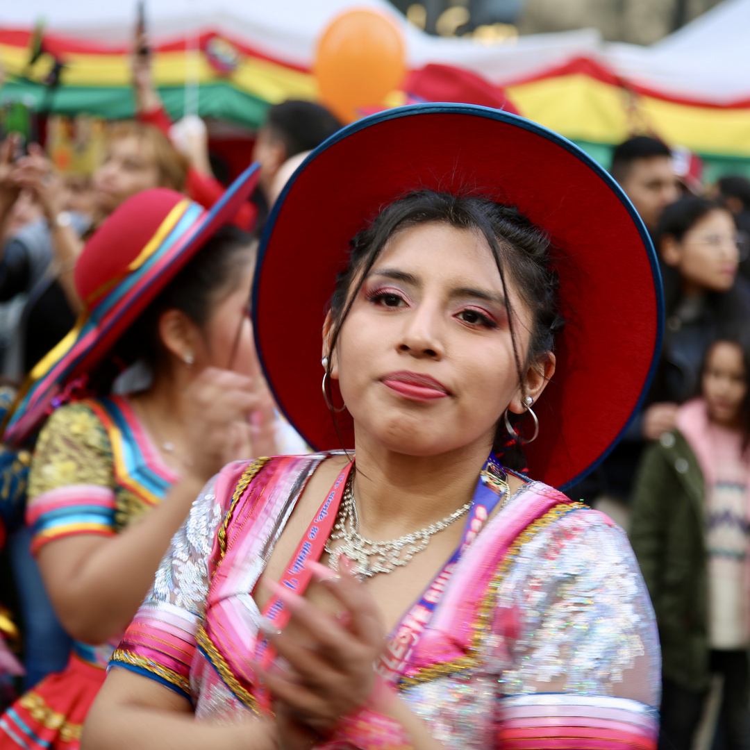 Bolivienfest in Buenos Aires - Klatschen und Tanzen