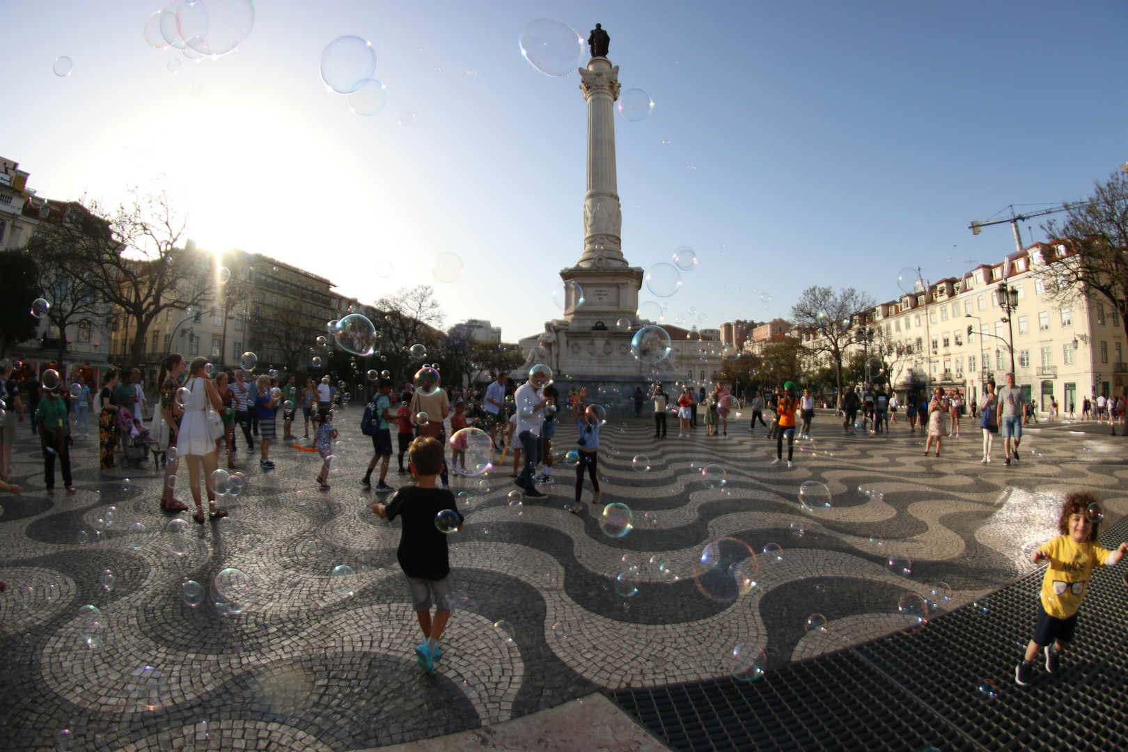 Bolle di sapone al Rossio, Lisbona     Portogallo