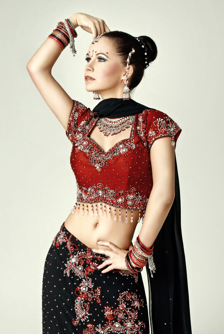 Bollywood Dancer Nina Teza