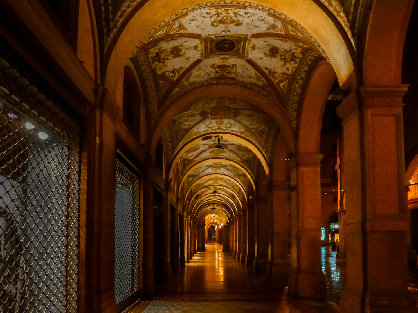 Bologna bei Nacht