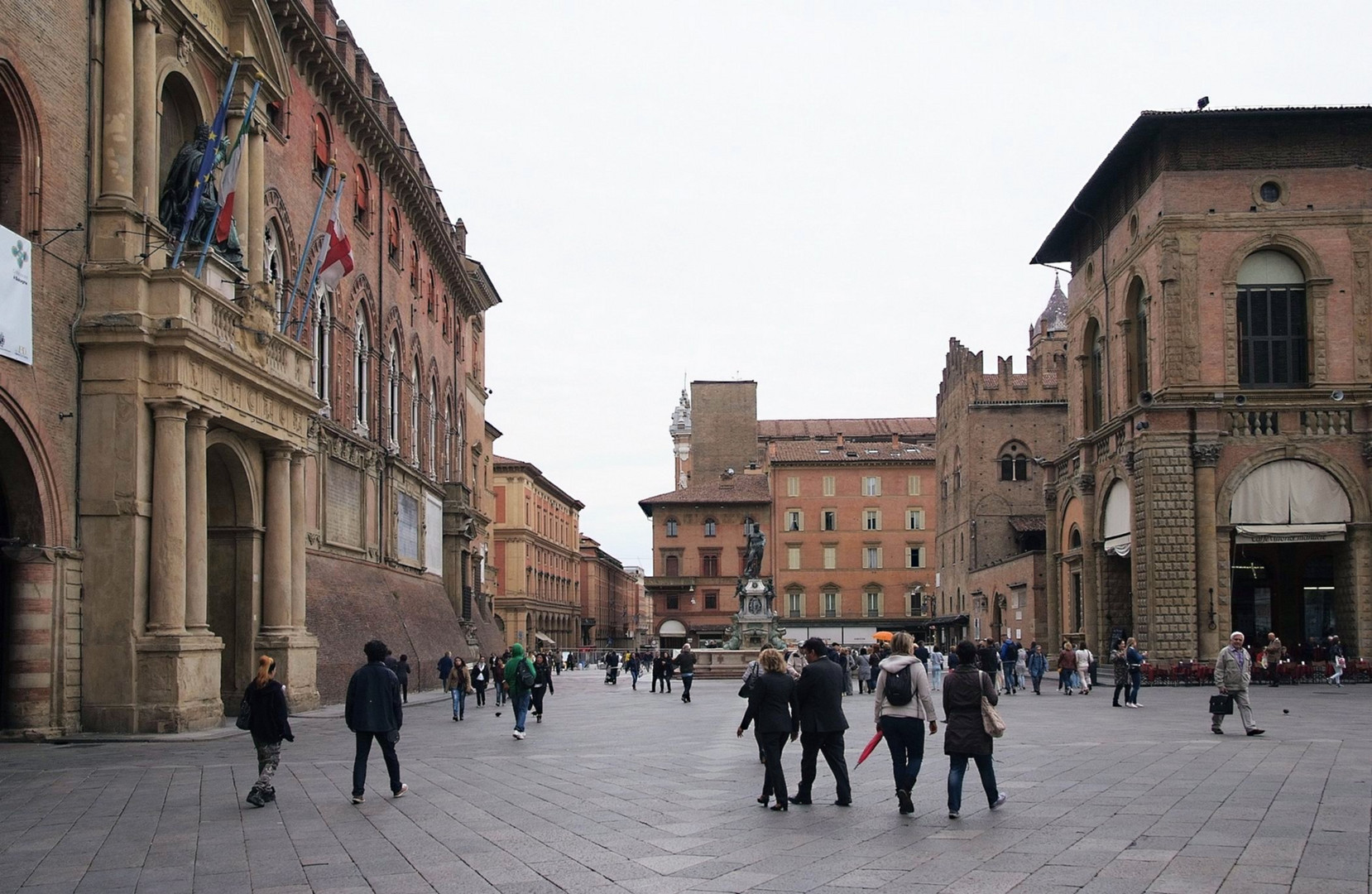 Bologna-Stadt_aus_rotem_Sandstein