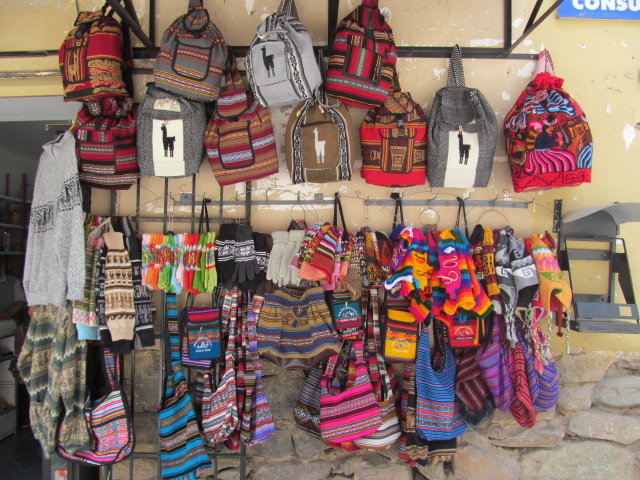 bolsos en Ollantaytambo