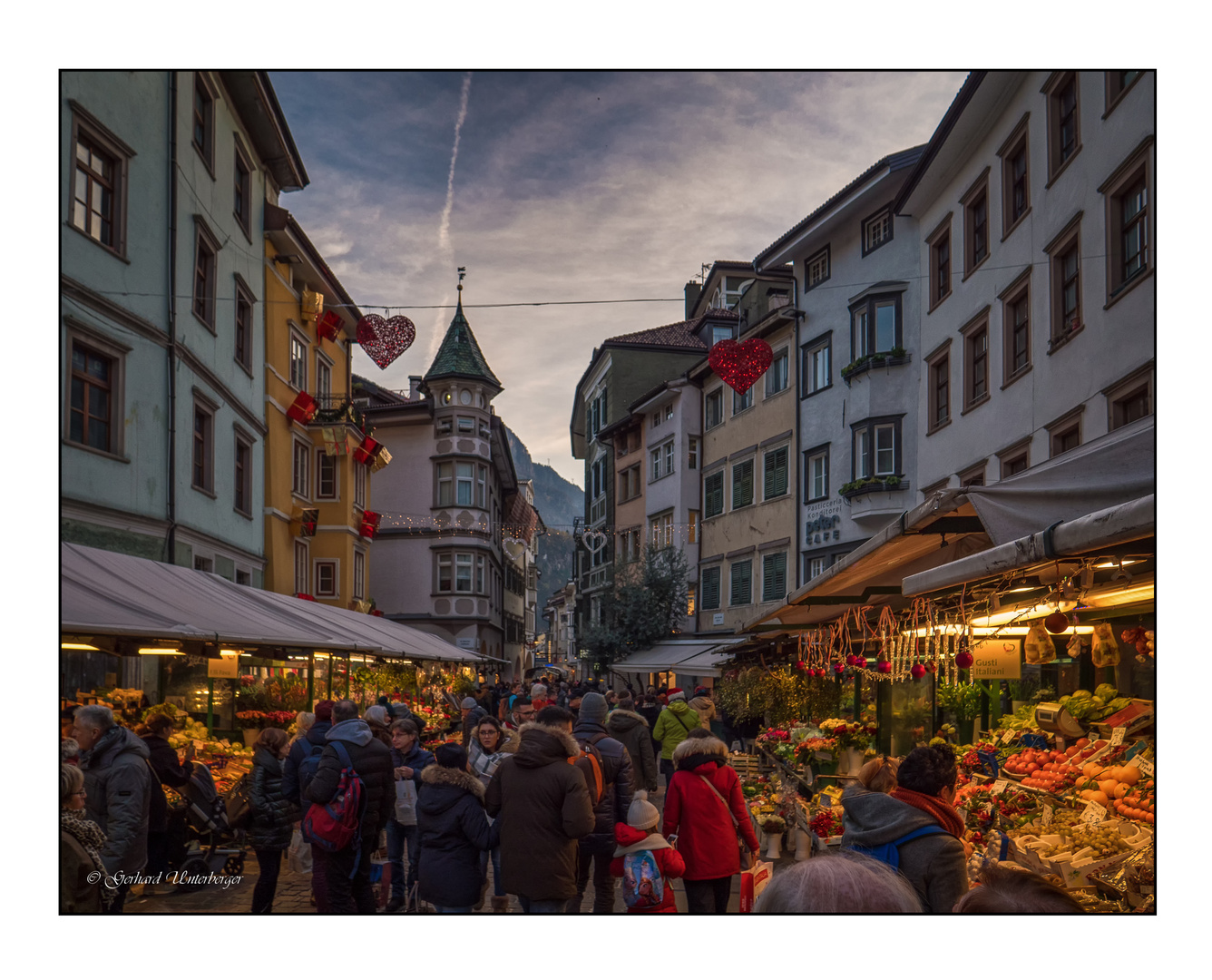 Bolzano - Markttag zur Weihnachtszeit