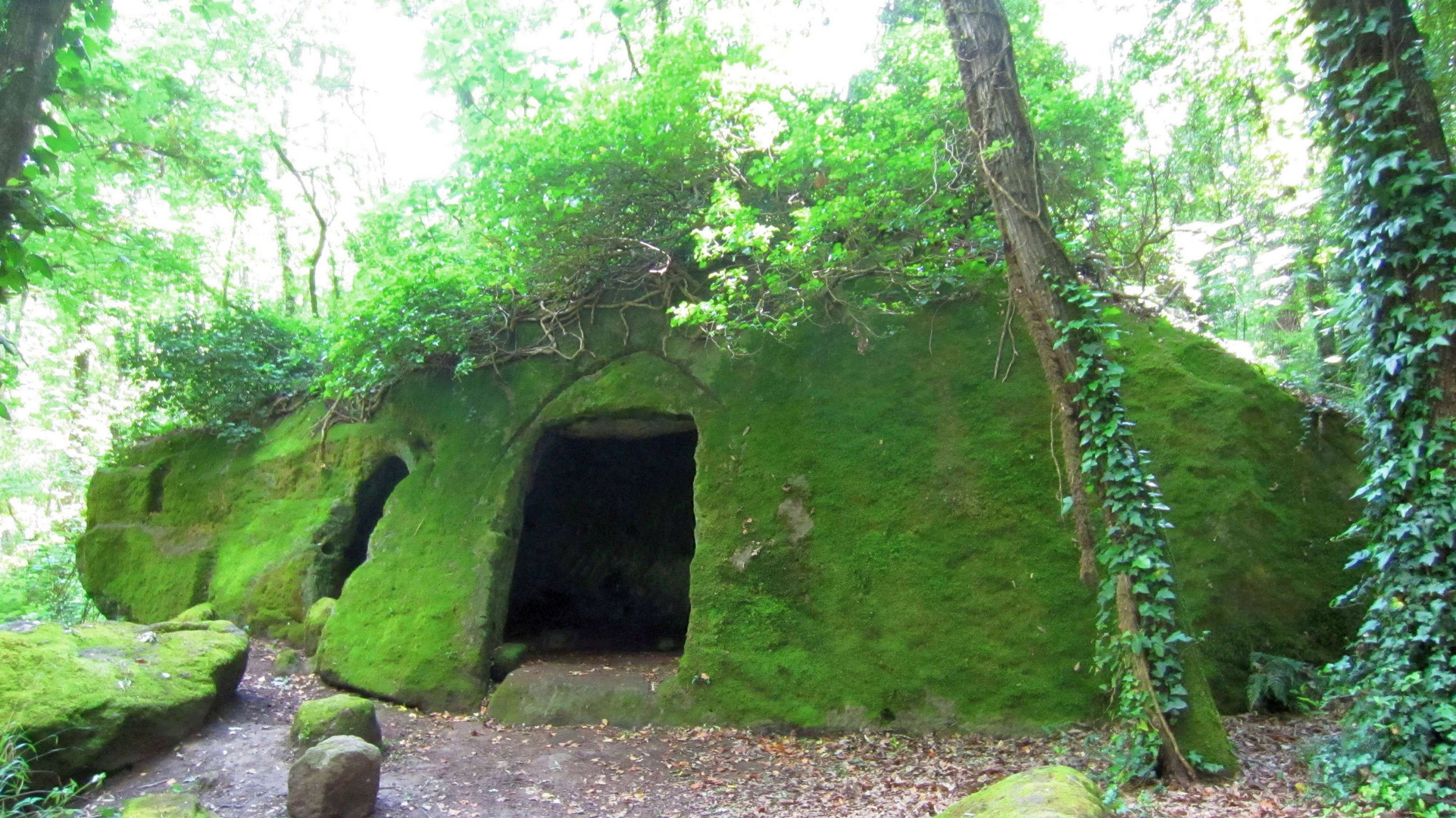 Bomarzo, etruskische Niederlassung im Wald