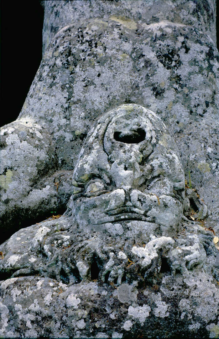 Bomarzo gestürzter riese