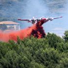 bombardier d'eau en action sur la côte d'Azur