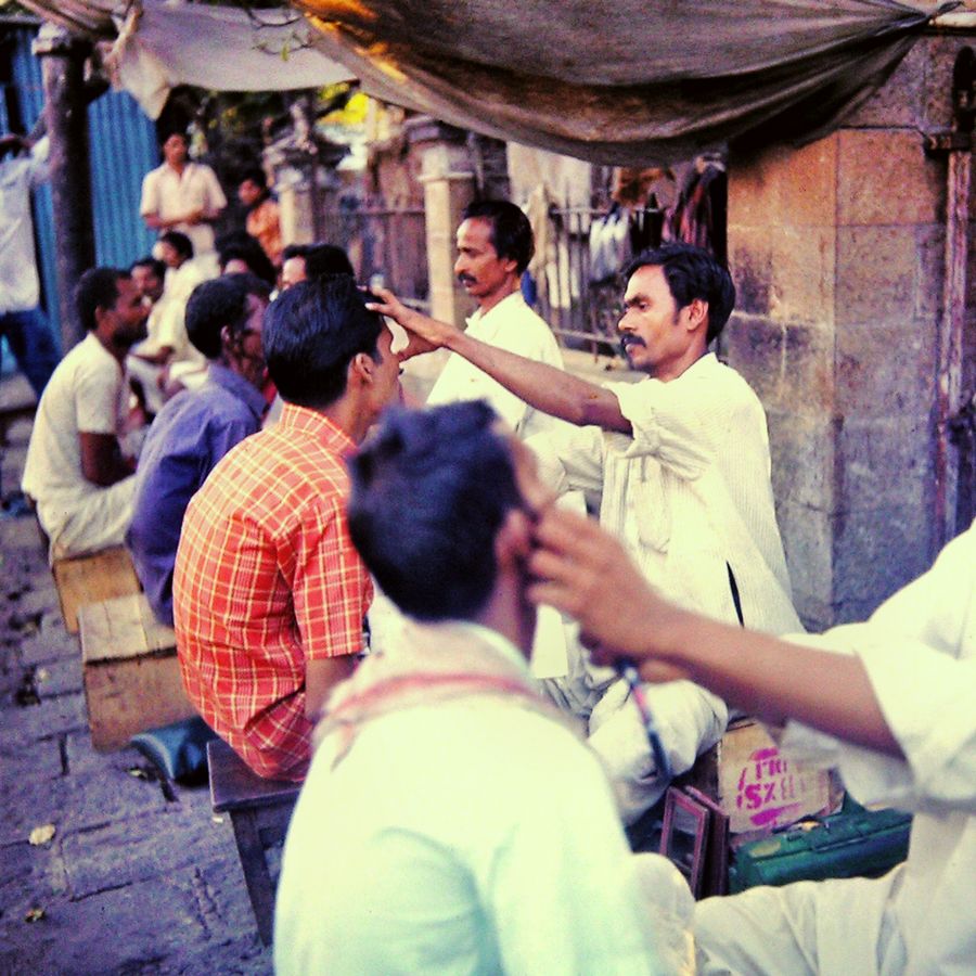 Bombay 1977 - Friseure auf der Straße