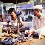 Bombay 1977 - Schuster auf der Straße